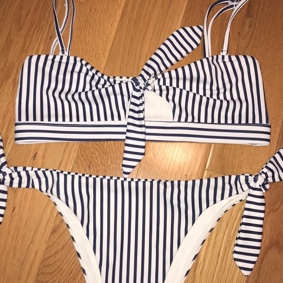 Striped bikini - Picture 4 of 5